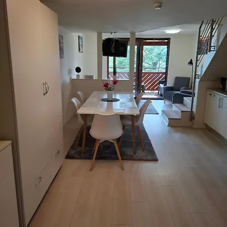 Beachfront Apartmán Balatonfůzfő